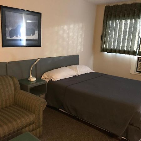 Plains Motor Inn Stettler Dış mekan fotoğraf