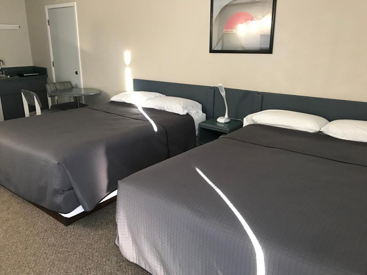 Plains Motor Inn Stettler Dış mekan fotoğraf