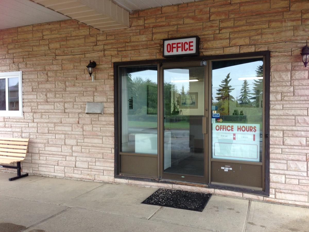 Plains Motor Inn Stettler Dış mekan fotoğraf