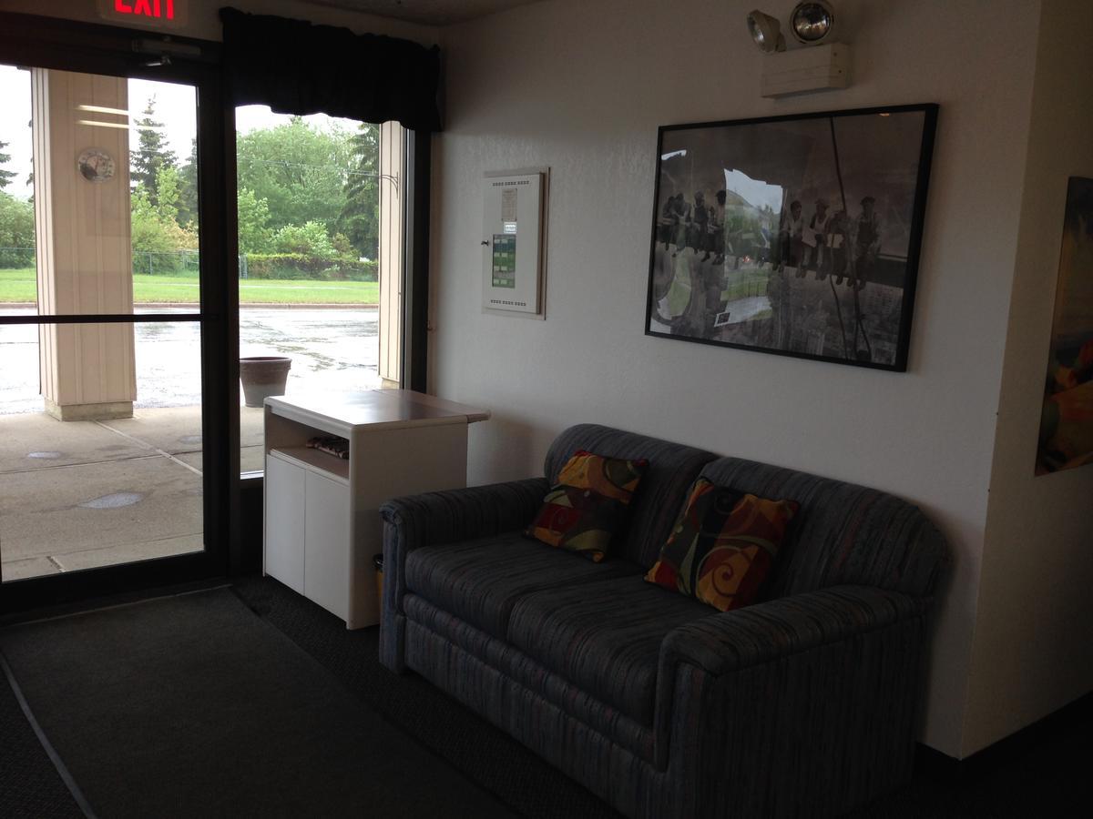 Plains Motor Inn Stettler Dış mekan fotoğraf