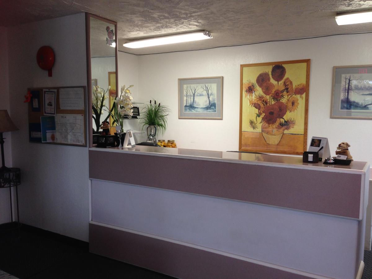 Plains Motor Inn Stettler Dış mekan fotoğraf